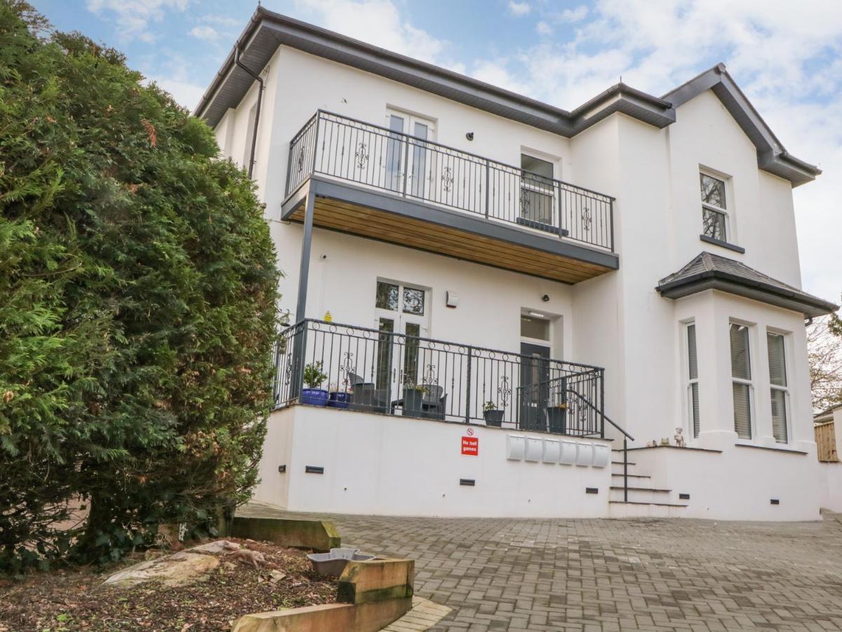 Riviera Heights Holiday home